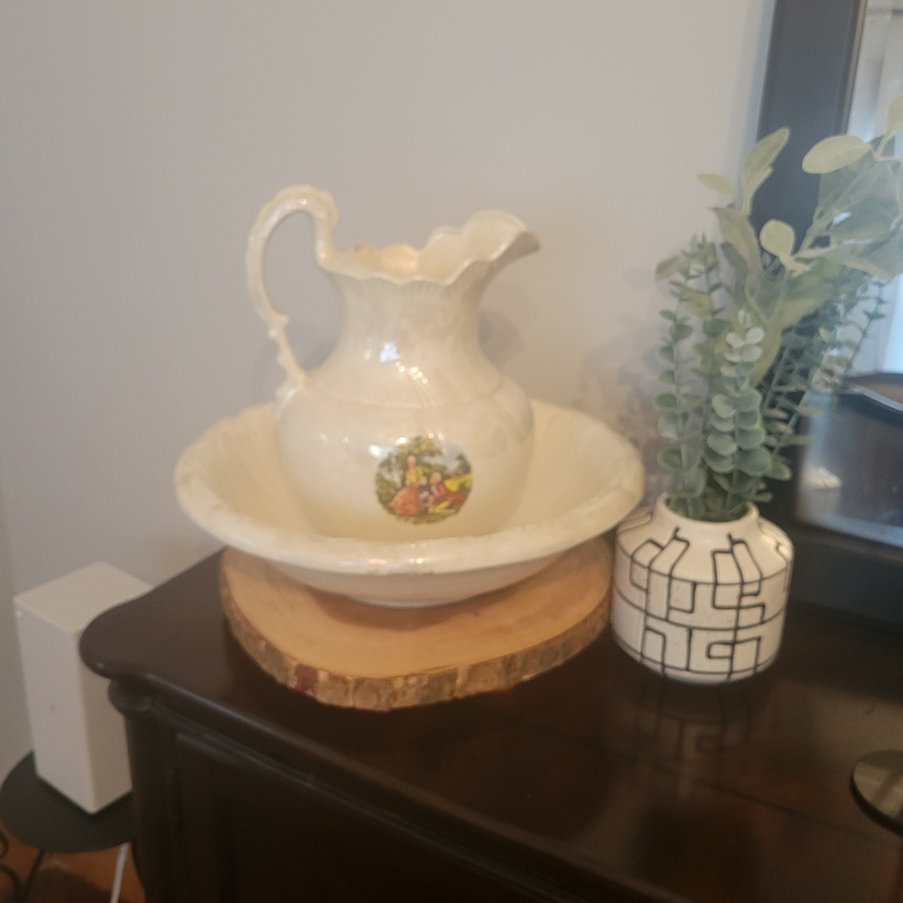 Large pitcher and wash basin